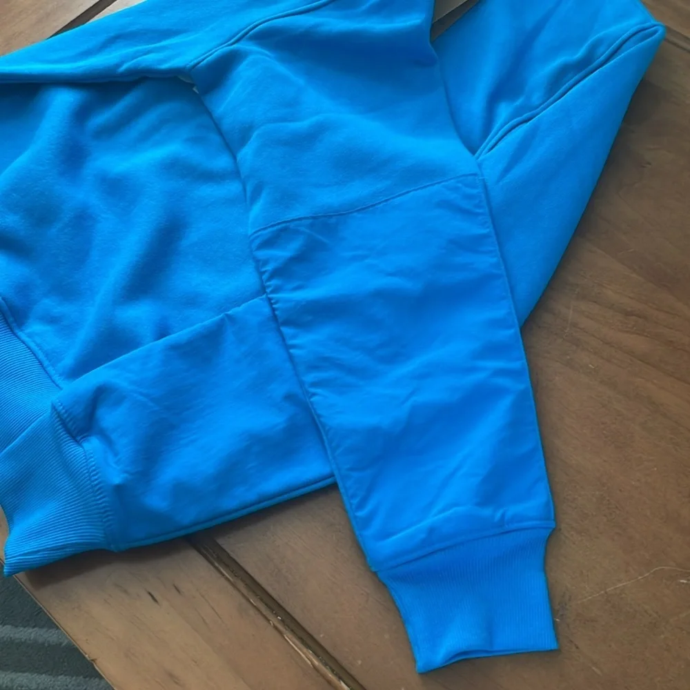 The North Face Blue Crewneck Vibrant Style Size Small